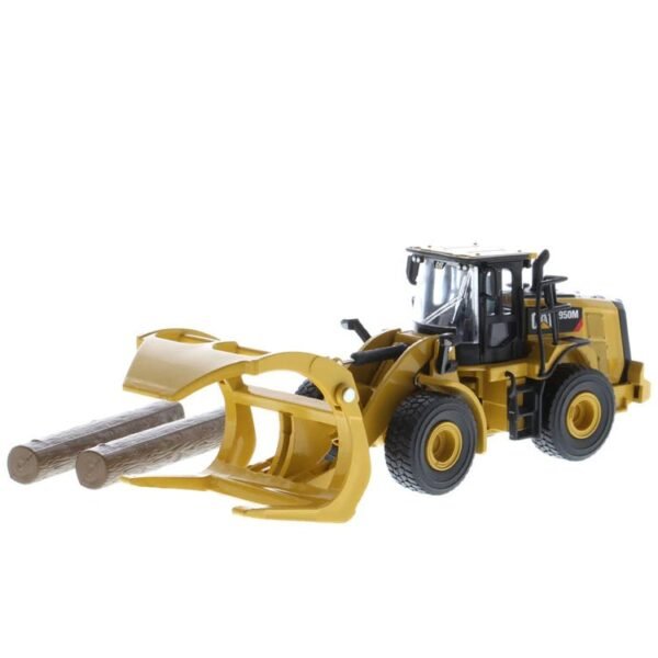 85635 1:64 Pá carregadeira de rodas Cat 950M com garfo para toras + acessório para caçamba (vem com 2 postes para toras)